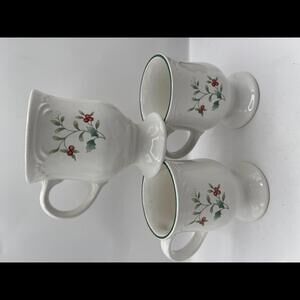 Vintage set of 3 Pfaltzgraff holiday holly berries, Stoneware Coffee Mugs Decor